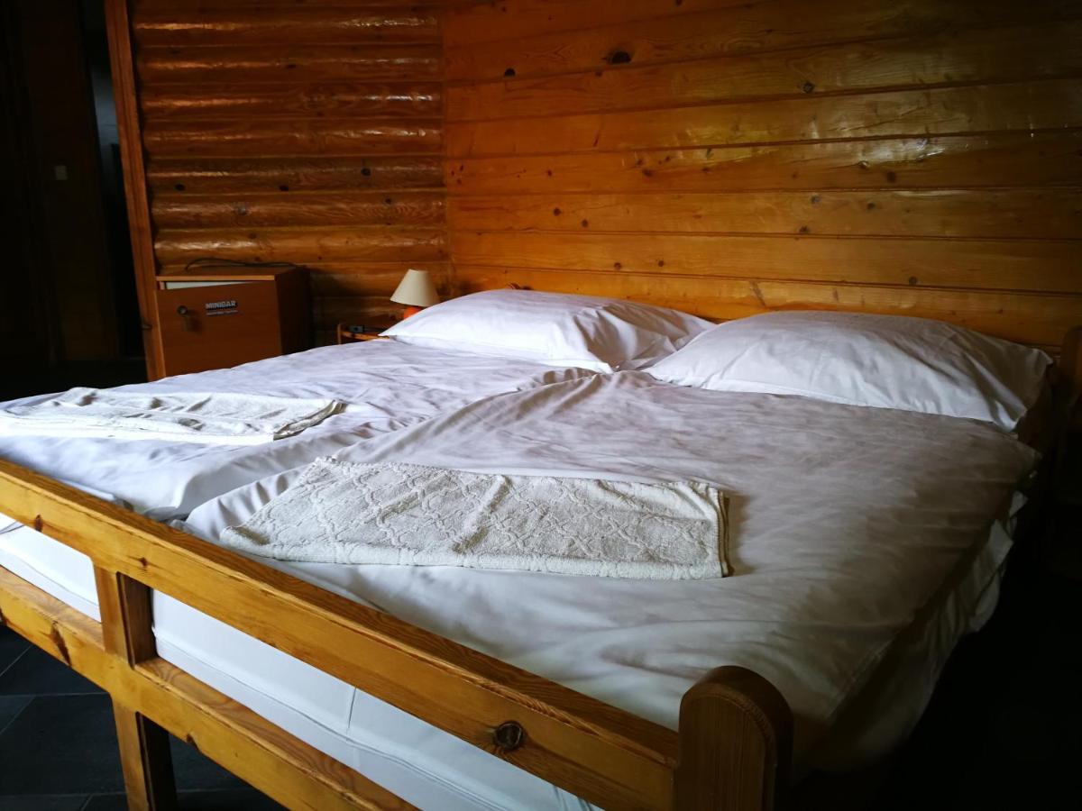 Tornyos Panzio Es Etterem Hotell Matrafured Exteriör bild